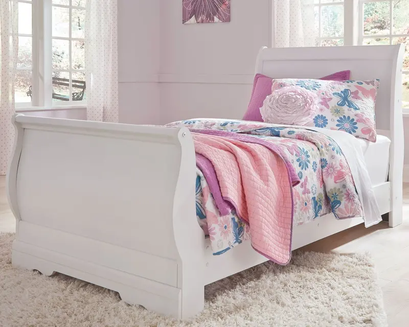 Anarasia Elegant Sleigh Bed With Solid Wood Construction 1