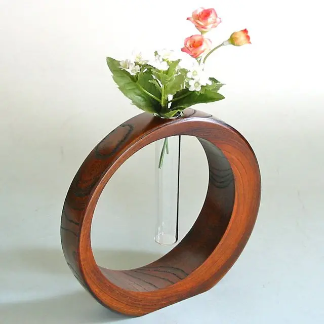 Isuke Crescent Moon Lacquered Flower Vase – Large-Scale Japanese Decor Piece 1