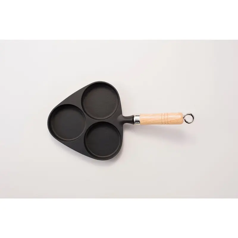 Iwachu 3-Egg Cast Iron Frying Pan – Wooden Handle, Induction-Ready Japanese Egg Skillet 1
