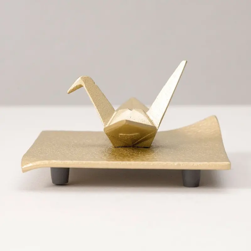 Iwachu Golden Origami Crane Incense Holder – Hand-Cast Iron Japanese Aromatherapy Accessory 1
